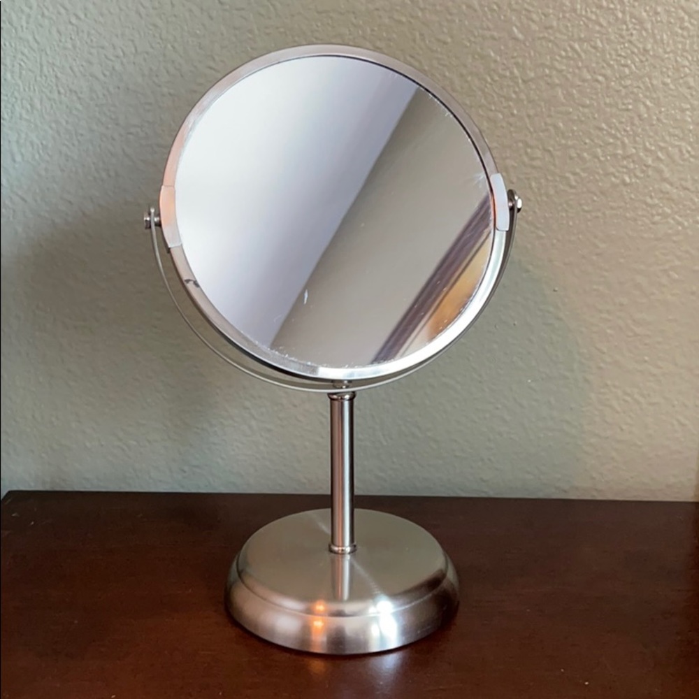 Makeup mirror